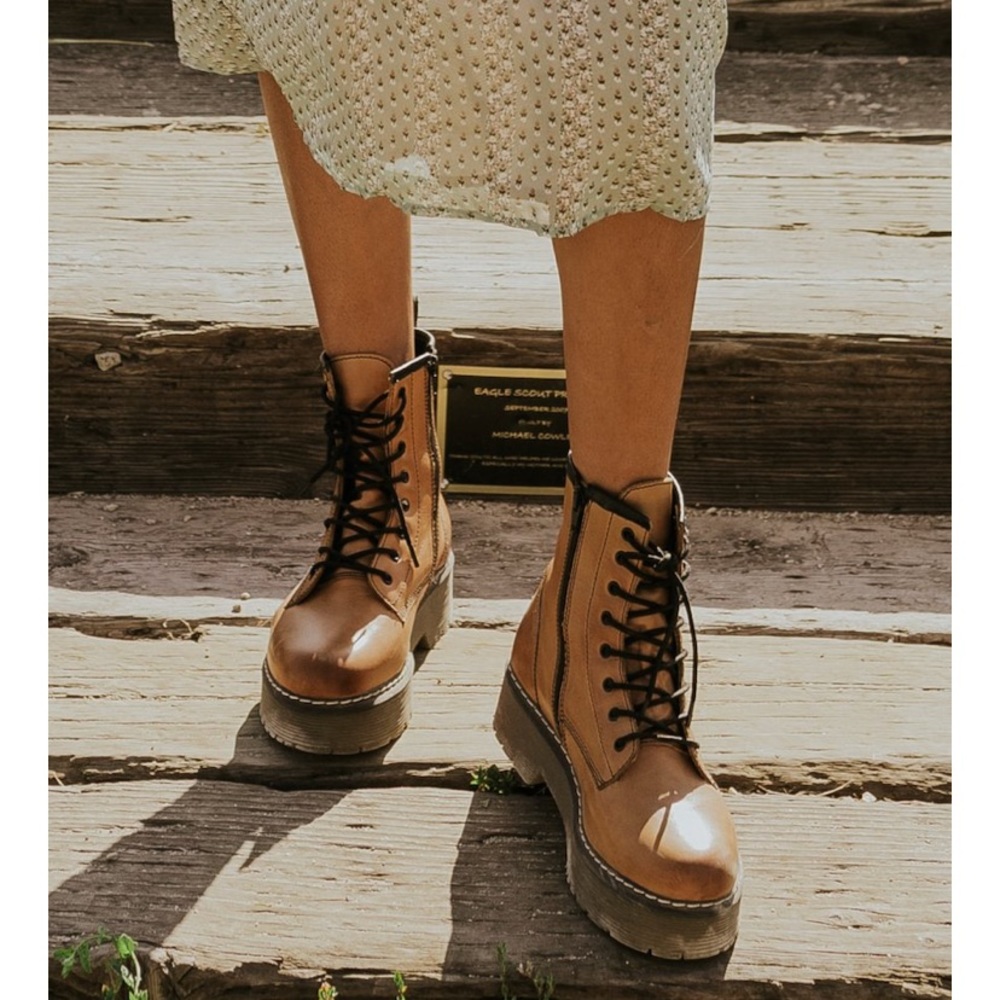 COPY - Roolee Platform Laceup Boot Size 10 / 41